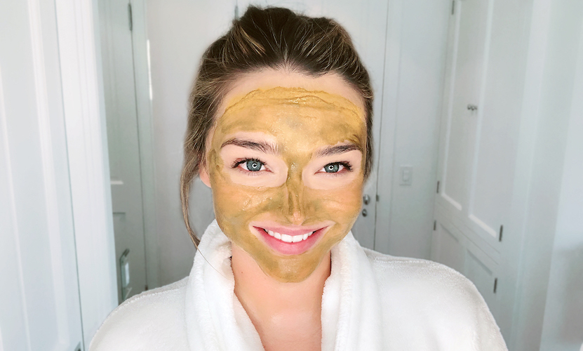 Miranda Kerr with KORA Organics Turmeric Brightening & Exfoliating Mask on for a bath